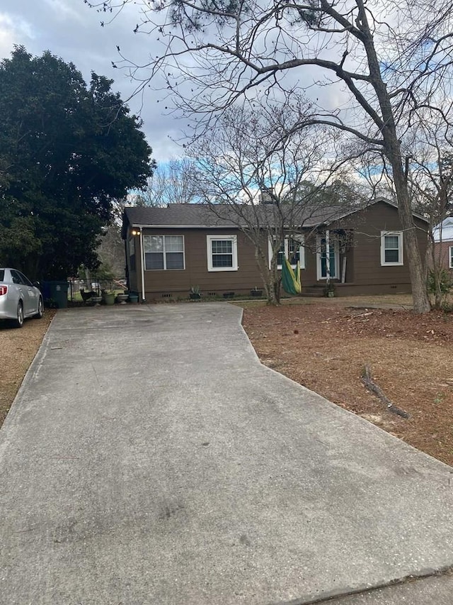 ranch-style home with crawl space and concrete driveway