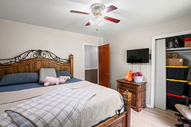 568 N Morris St, Slocomb, AL 36375 - bedroom featuring light wood finished floors, ceiling fan, and a closet