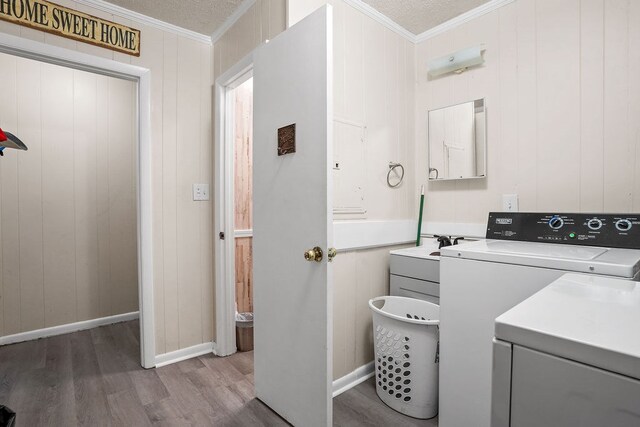 568 N Morris St, Slocomb, AL 36375 - laundry area featuring washing machine and dryer, wood finished floors, ornamental molding, and baseboards