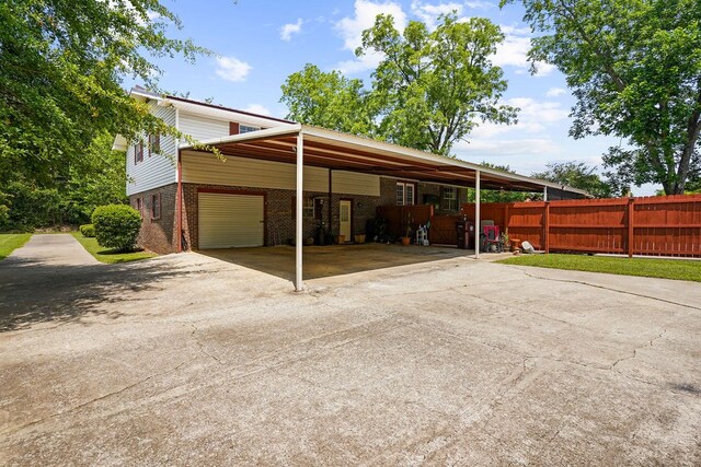 568 N Morris St, Slocomb, AL 36375 - view of vehicle parking featuring driveway, a carport, and a garage