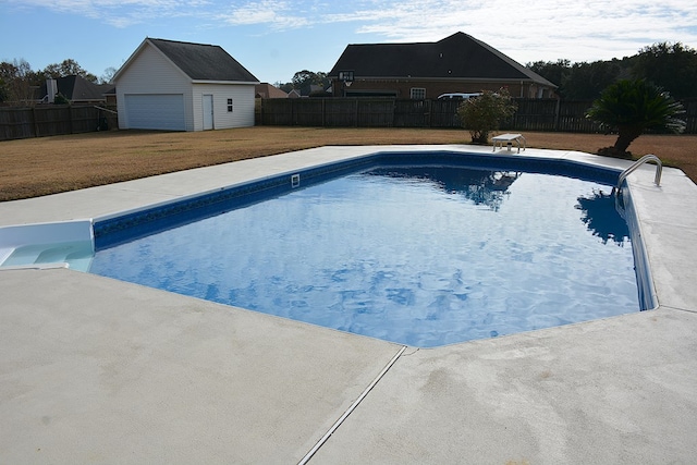 view of pool featuring a yard and an outdoor structure