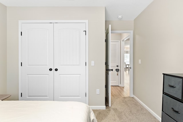 522 Birchwood Ln, Dothan, AL 36301 - bedroom featuring a closet, baseboards, and light colored carpet