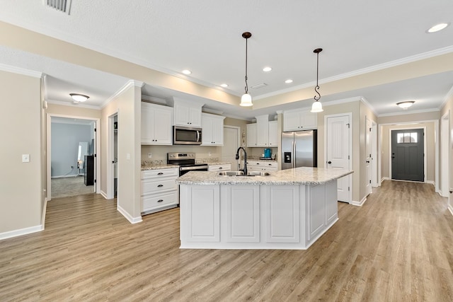 522 Birchwood Ln, Dothan, AL 36301 - kitchen with appliances with stainless steel finishes, a sink, light wood finished floors, baseboards, and white cabinetry