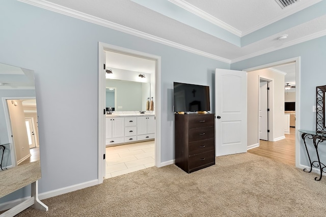 522 Birchwood Ln, Dothan, AL 36301 - bedroom with light carpet, crown molding, ensuite bath, and baseboards