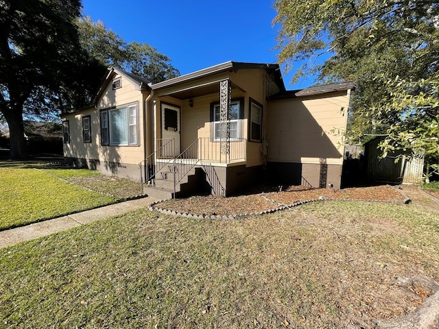 view of front of house with a porch and a front lawn