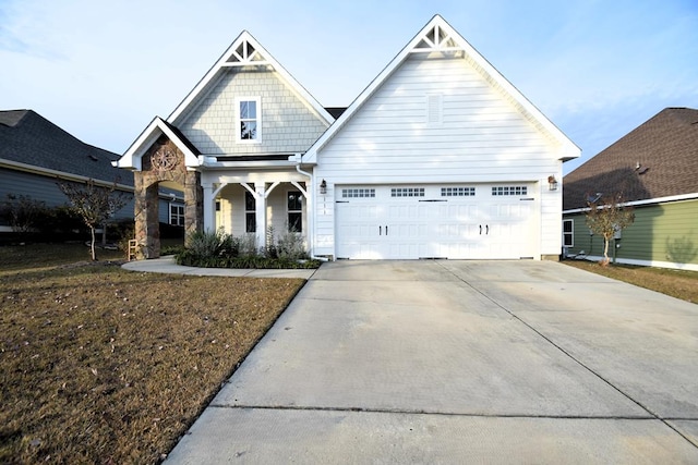 craftsman inspired home with a front lawn and a garage