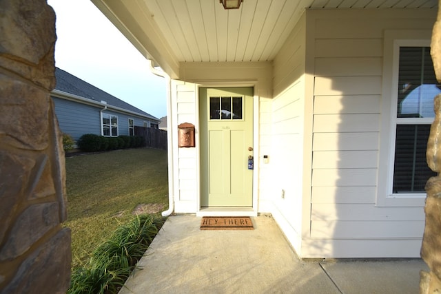 property entrance featuring a yard