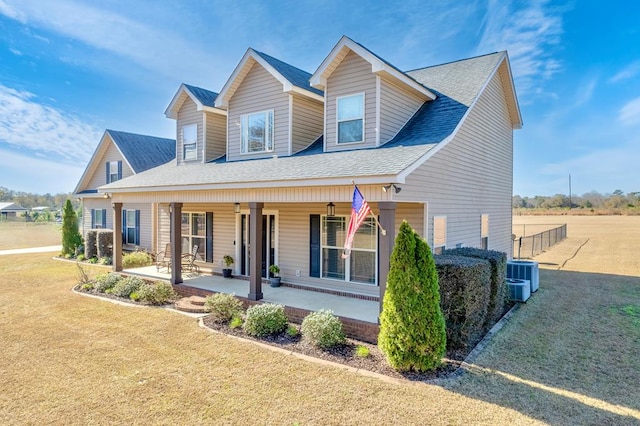 view of front of property featuring a front lawn