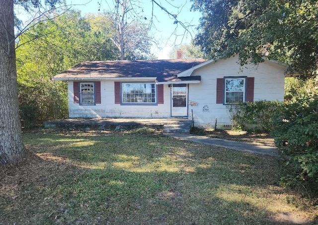 ranch-style house with a front yard