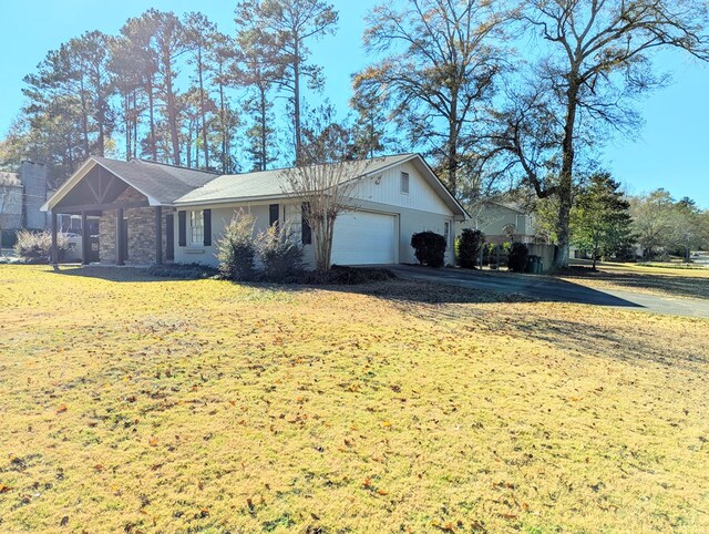 view of front of house with a front lawn and a garage