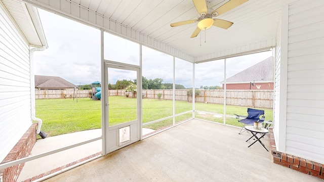 201 W Azalea Ln, Headland, AL 36345 - unfurnished sunroom featuring a ceiling fan