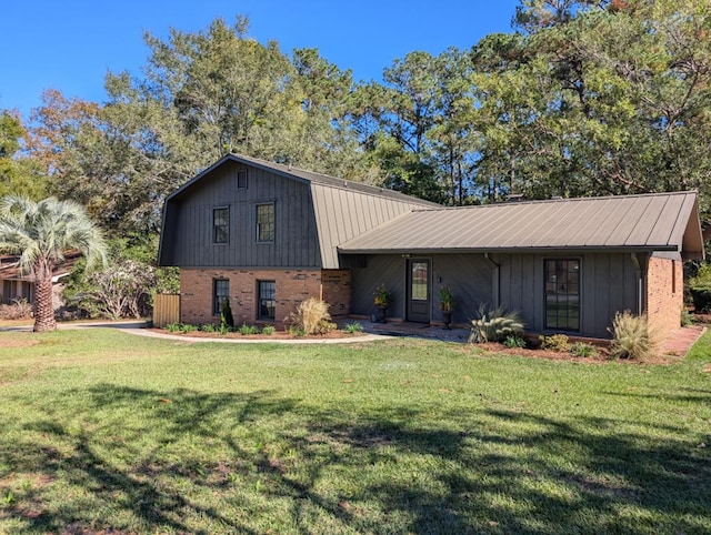 view of front of home with a front yard