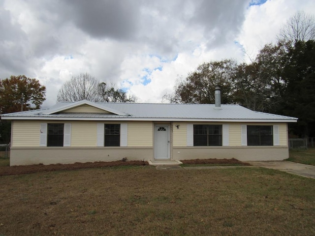 ranch-style home featuring a front yard