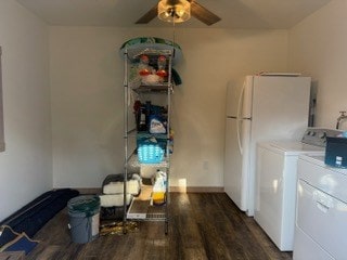 laundry area with dark wood-type flooring, ceiling fan, and washing machine and dryer