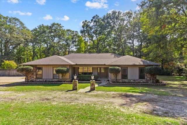 ranch-style home with a front yard