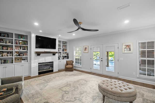 856 S County Rd 49, Dothan, AL 36301 - living room featuring a ceiling fan, wood finished floors, crown molding, a fireplace, and recessed lighting