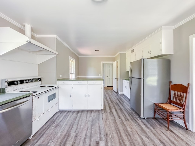 800 W Brookside Ave, Geneva, AL 36340 - kitchen with stainless steel appliances, a peninsula, light wood-type flooring, white cabinets, and ornamental molding