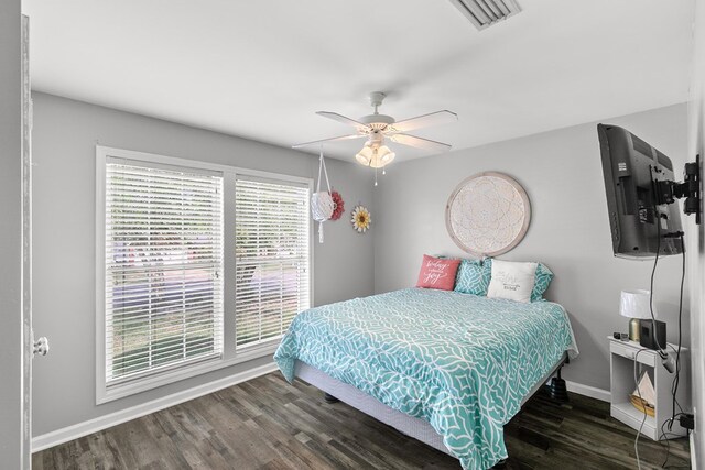 404 Powder Horn Dr, Midland City, AL 36350 - bedroom featuring wood finished floors, visible vents, baseboards, and ceiling fan