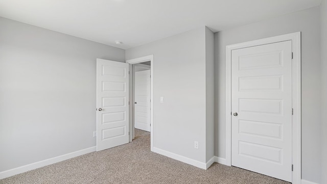 unfurnished bedroom with carpet flooring and a closet