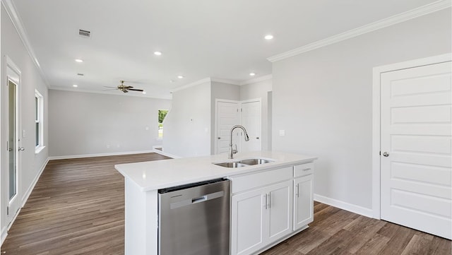 kitchen featuring white cabinets, a center island with sink, sink, stainless steel dishwasher, and ceiling fan