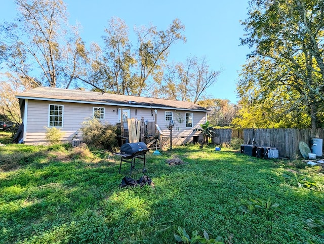 back of house featuring a lawn