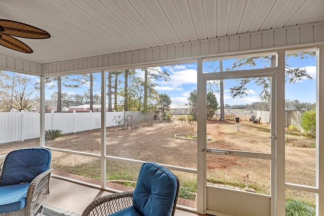 sunroom featuring ceiling fan