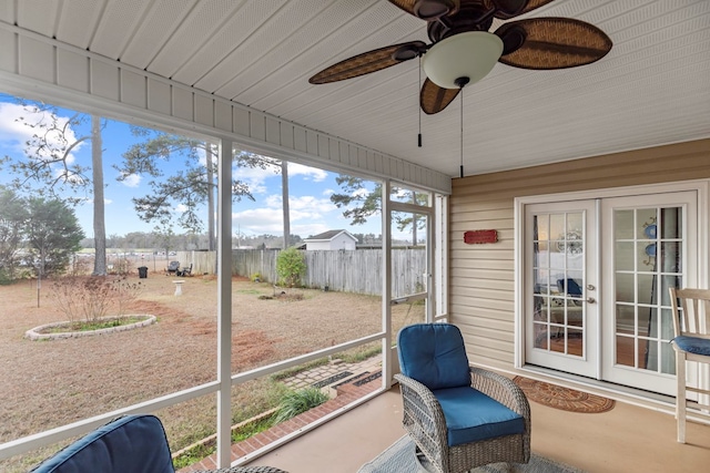 sunroom / solarium featuring ceiling fan