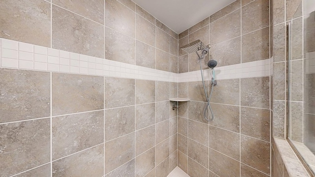 174 Ridgecrest Loop, Dothan, AL 36301 - bathroom with a tile shower