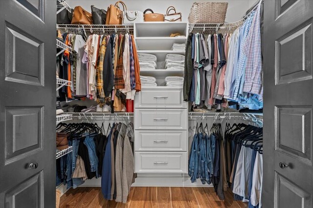 walk in closet with wood-type flooring