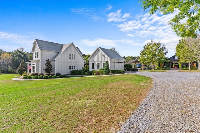 view of front facade with a front lawn