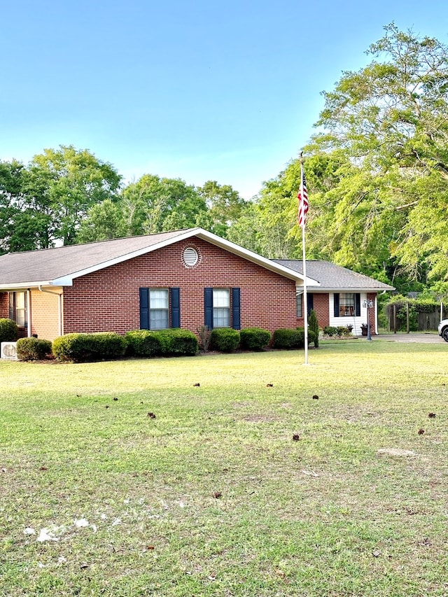 ranch-style house with a front yard