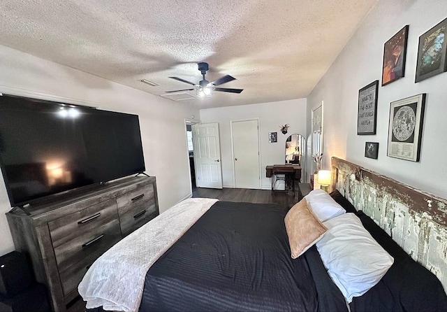 305 Highland Ave, Ozark, AL 36360 - bedroom featuring a textured ceiling, wood finished floors, and ceiling fan