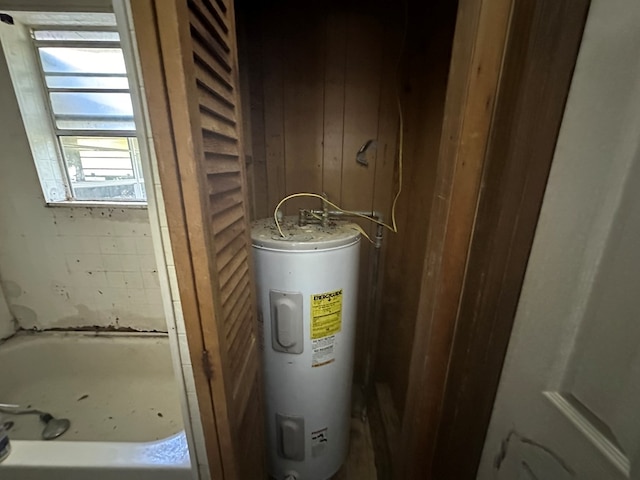 7 November Rd, Ashford, AL 36312 - utility room featuring water heater
