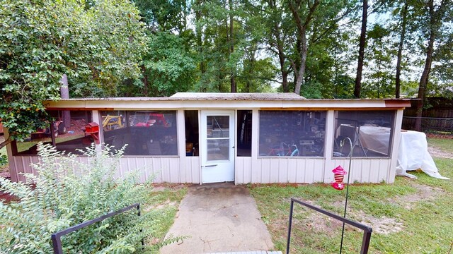 391 Hatton Rd, Dothan, AL 36301 - view of front facade with a sunroom