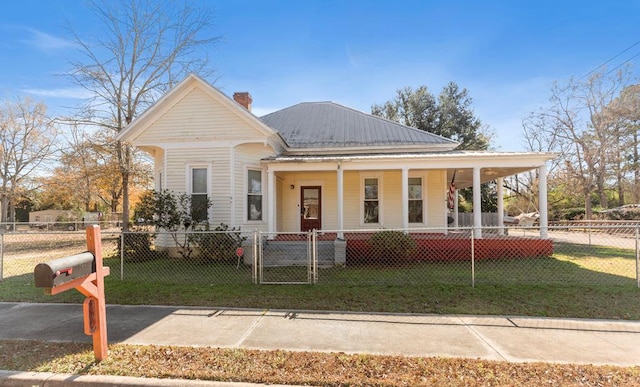 farmhouse inspired home featuring a porch and a front lawn