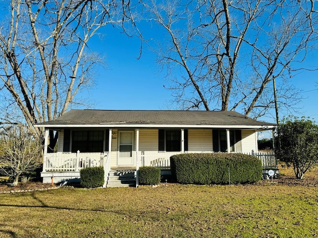 view of front facade with a porch and a front lawn