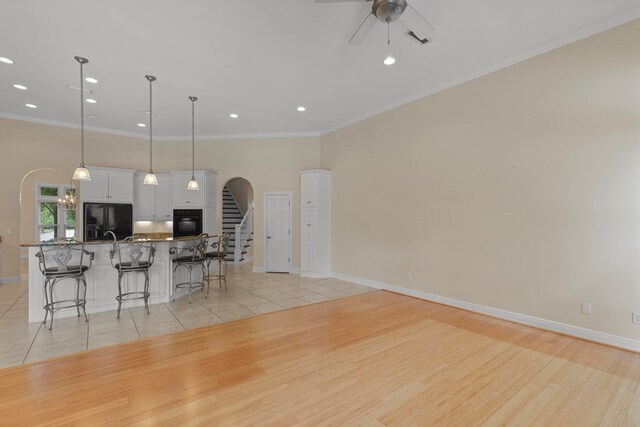 707 Edinburgh Way, Dothan, AL 36305 - kitchen featuring visible vents, a kitchen breakfast bar, arched walkways, a ceiling fan, and black appliances