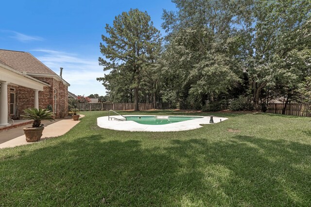 707 Edinburgh Way, Dothan, AL 36305 - view of yard with a fenced backyard, a fenced in pool, and a patio