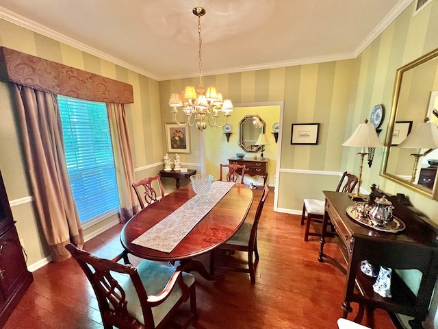 508 N Englewood Ave, Dothan, AL 36303 - dining area featuring a chandelier, ornamental molding, wood finished floors, and wallpapered walls