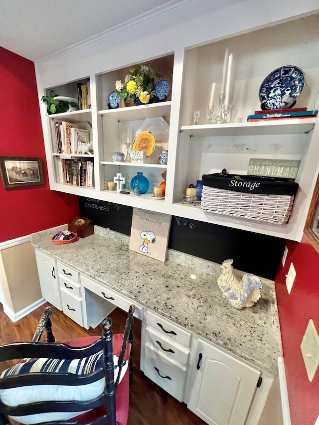 508 N Englewood Ave, Dothan, AL 36303 - detailed view of built in study area and wood finished floors