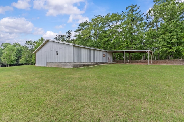 view of yard with an outdoor structure and an outbuilding