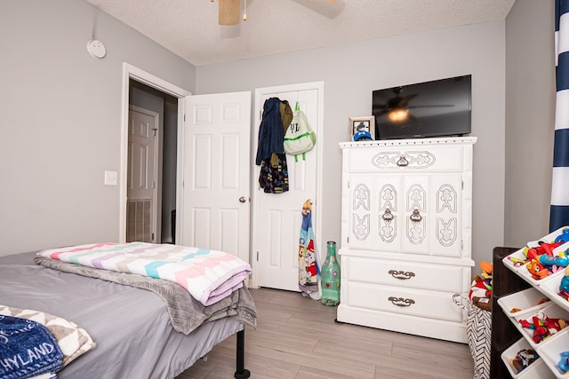 52 Oakwood Dr, Midland City, AL 36350 - bedroom featuring wood finished floors, ceiling fan, and a textured ceiling