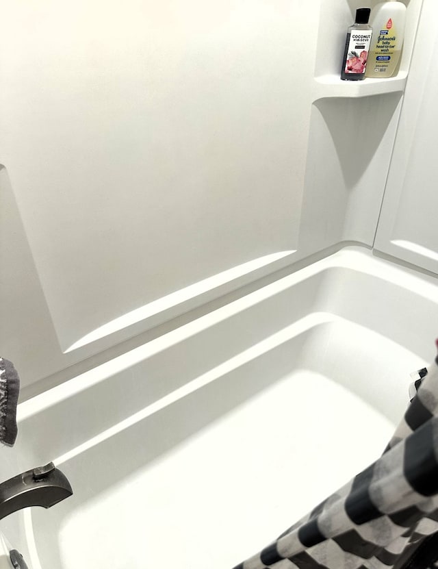 1712 Sowell Rd, Brewton, AL 36426 - interior space featuring a bathing tub
