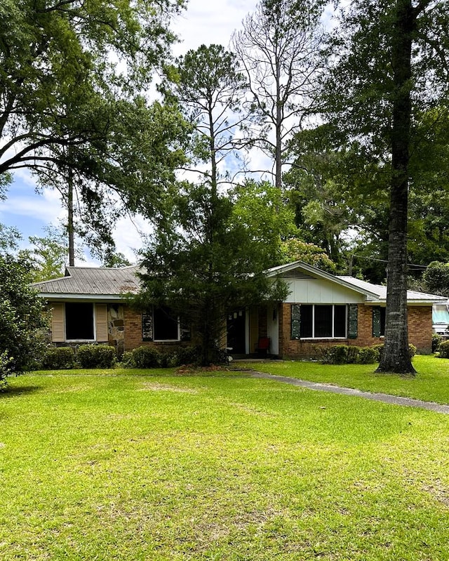 1712 Sowell Rd, Brewton, AL 36426 - ranch-style house featuring a front lawn