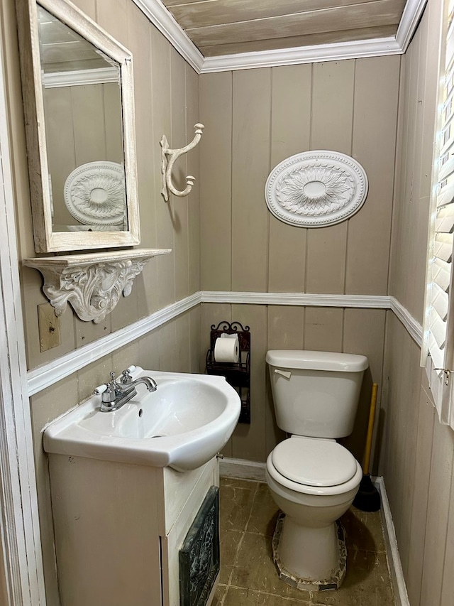 6537 E State Highway 52, Hartford, AL 36344 - half bath featuring toilet, a decorative wall, vanity, and baseboards