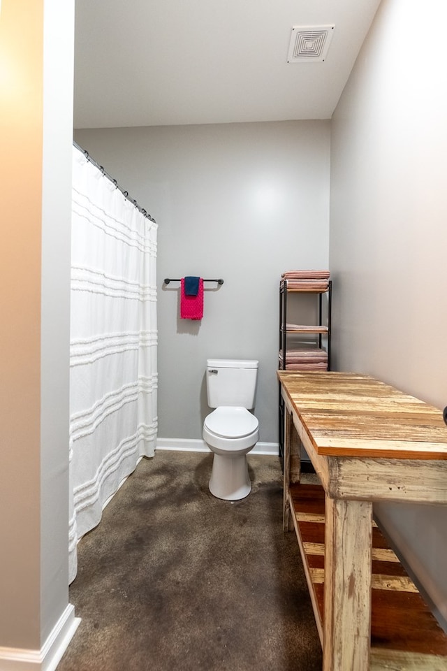 97 Eudon Best Rd, Ashford, AL 36312 - full bath with toilet, baseboards, and curtained shower
