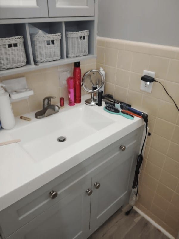 674 Drew Rd, Dothan, AL 36303 - bathroom featuring vanity, wood finished floors, and decorative backsplash
