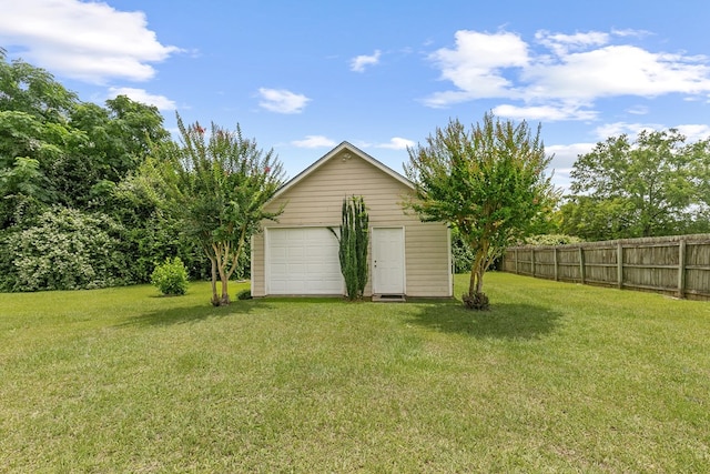 409 Drake Dr, Dothan, AL 36605 - view of yard with a garage and an outdoor structure