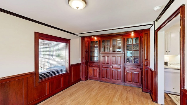 180 Fairway Woods Dr, Ozark, AL 36360 - entryway featuring light wood-style floors, a wainscoted wall, and crown molding