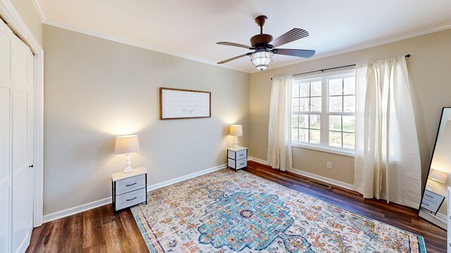 180 Fairway Woods Dr, Ozark, AL 36360 - living area featuring wood finished floors, a ceiling fan, baseboards, and ornamental molding